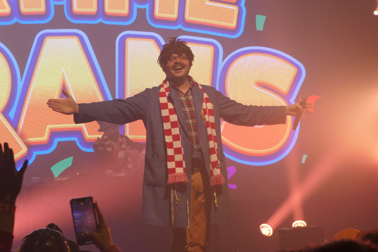 Lamme Frans Viert Jarig Jubileum Met Handjes Handjes